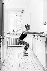 PILATES - Kristina Modig - Köksträning - knäböj